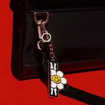 Брелок Wiggle Wiggle Le Sserafim