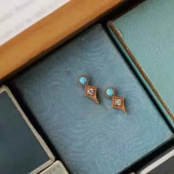 Бренд Mihmily – красочные серьги в стиле ретро, подчеркивающие индивидуальный стиль женщины.