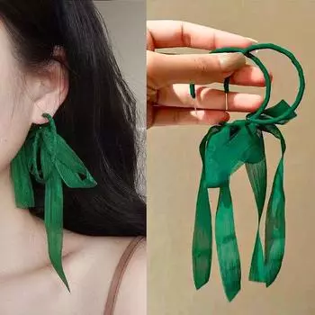 Бренд Mihmily - зеленые серьги-бантики с кисточками в стиле бохо, идеальное сочетание