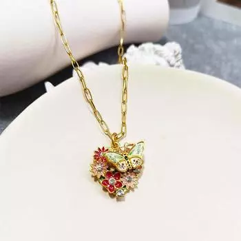 Бренд Mihmily — Золотое колье Daisy Butterfly — элегантный и стильный подарок, который приносит удачу золотой