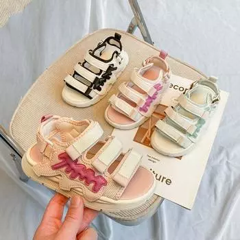 Брендовые сандалии для девочек 2024 года, летняя новая легкая повседневная обувь для мальчиков, спортивные сандалии с мягкой подошвой, трендовая римская пляжная обувь, обувь для девочек, детская обувь 23 insole15cm розовый