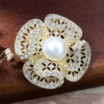 Бриллиантовая оправа модная ретро-брошь в стиле «темперамент» с высоким чувством нишевого дизайна, роскошная булавка для одежды и аксессуаров