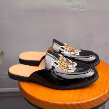 Британский стиль мода черный вышивка мужские мокасины обувь блестящая кожа повседневная обувь мужчины удобные полутапочки мужчина Zapatos Hombre 38