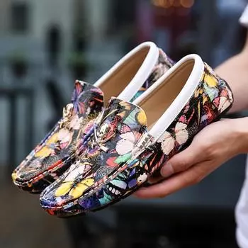 Британский стиль Модные кожаные мокасины с принтом бабочек для мужчин Дышащая повседневная обувь с черепом для мужчин Плоские туфли для вождения без застежек для мужчин 39