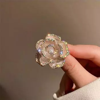 Brooch Women s High-End Delicate Rhinestone Corsage Luxury Suit Temperament Entry Lux Versatile Pin 2024 New Arrival Ornament Elegance white flower brooch