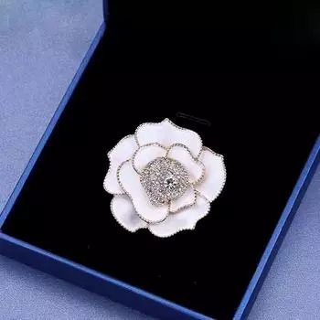 Брошь-бабочка из натурального белого резного камня со стразами, синий цветок, интеллектуальная и щедрая, аксессуары для шеи белый