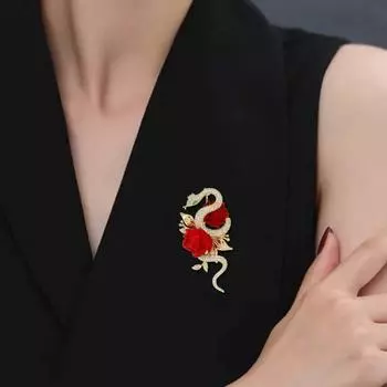 Брошь для пиджака, блестящие стразы, булавка в форме змеи с декором в виде розы, свитера, шляпы, сумки, значок, повседневная одежда, аксессуары для вечеринок красный