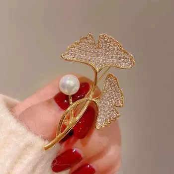 Брошь из гинкго билоба, высококачественный женский дизайн, ниша, жемчужная булавка, антибликовый шелковый шарф, пряжка, фиксированная одежда, украшение для корсажа