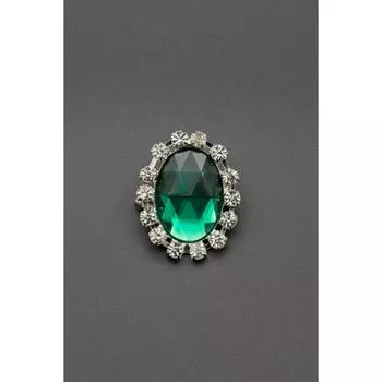 Брошь из зеленого и белого камня
