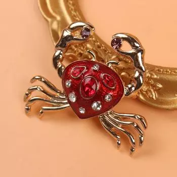 Брошь «Капля масла», стразы, краб, брошь, шаль, шелковый шарф, брошь в виде одежды.