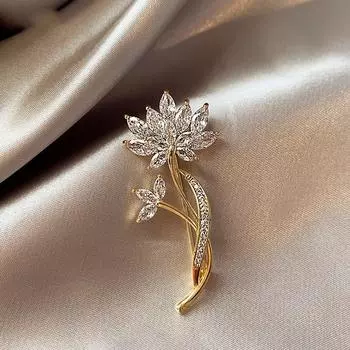 Брошь Лотос Высококачественная женская роскошная брошь Темперамент Дизайн Sense Niche Pin Фиксированная одежда Украшения Аксессуары