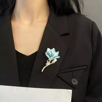 Брошь «Магнолия» из цинкового сплава с масляной капельной обработкой Декоративная булавка Футболки Платья Пальто Значок Ювелирные изделия Аксессуар фиолетовый
