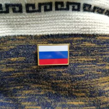 Брошь с белым, синим, красным и российским флагом из цинкового сплава, ПВХ покрытие 1,5*2,5см, ручная работа