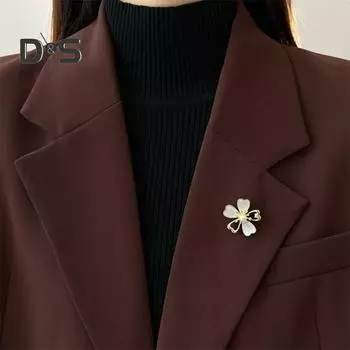 Брошь с милым жемчугом и цветком, элегантные ювелирные изделия из сплава, антиокислительная нержавеющая булавка для лацкана для женской одежды, аксессуар золотистый