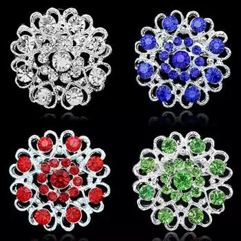 Посеребренная цветочная брошь с хрусталем