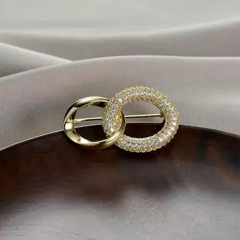 Брошь Высококачественная женская роскошная эксклюзивная Sense Niche Изысканный переплетенный корсаж Костюмная булавка Темперамент Универсальные аксессуары