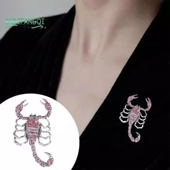 Брошь в форме скорпиона, декор со стразами, булавка для одежды с изображением животных, антикоррозийное украшение для воротника из сплава, легкая цветная булавка для женской одежды розовый