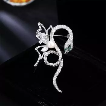 Брошь в виде бабочки из пресноводного жемчуга Spirit Snake Женская брошь из циркония Light Luxury Suit Coat Pin Fashion Year of the Snake Corsage Accessories золотой