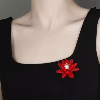 Брошь в виде цветка лотоса со стразами, искусственный жемчуг, украшение для костюма, пальто, воротника, шляпы, шарфа, прищепка, ювелирные изделия для выпускного бала красный