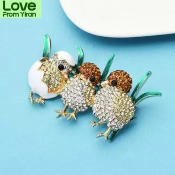 Брошь в виде цыпленка со сверкающими стразами, булавки, эмалевая зеленая трава, милая маленькая птичка, броши для женщин и детей в подарок