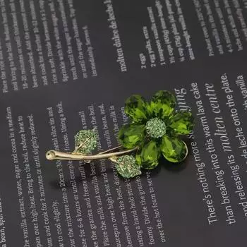Брошь в виде изумрудного цветка Premium Sense Temperament High-End Suit Sweater Accessories Brooch Exquisite Simple Pin Accessories
