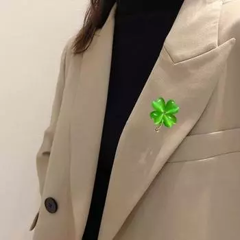 Брошь в виде клевера, украшение для воротника официальной одежды, брошь с растением, ювелирные изделия для одежды, гладкая реалистичная форма листа, антикоррозийная легкая булавка для одежды белый