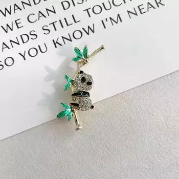 Брошь в виде панды, держащей бамбук, женская, с высоким чувством высокого класса, восходящая, с хорошим смыслом, булавка для кардигана, противоослепляющая, аксессуары