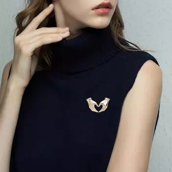 Брошь в виде руки, чем сердце, значок, украшение наряда, ювелирные изделия, лацкан для вечернего платья, женский золотой