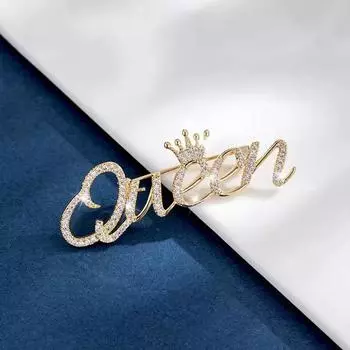 Брошь Xiaoxiangfeng Alphabet Queen, высококачественная женская индивидуальная простая антибликовая булавка, универсальные высококачественные аксессуары для корсажа
