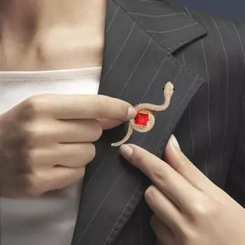 Брошь-Змея из сплава, красная и зеленая, брошь-змея из кристаллов, модная брошь-животное, брошь-булавка в виде года Змеи, повседневные украшения зелёный