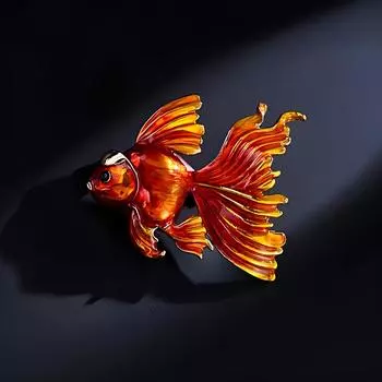 Брошь «Золотая рыбка», женственность высшего класса, цвет эмали, корсаж с карпом кои, нишевый дизайн, булавка, костюм и аксессуары