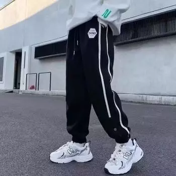 Брюки для мальчиков весна-лето-осень Брюки для детей и подростков Тонкие детские спортивные прямые брюки Модные брюки с тремя полосками Модные 120 темно-серого