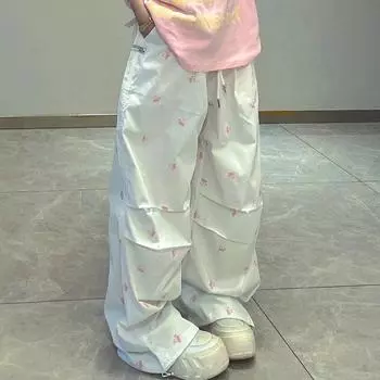Брюки-карго больших размеров с принтом в стиле ретро и бантом для женщин. Модные модные плиссированные широкие брюки на шнурке. Женская рабочая одежда. Повседневные женские брюки 24204. S белый