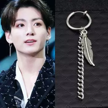 [BTS Jungkook style] прямая серьга с перьями + 1 случайная фотокарточка