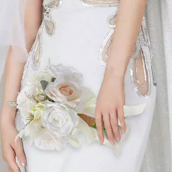 Букет невесты с искусственными цветами для особых случаев белый