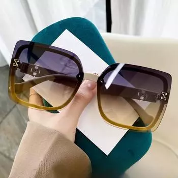 Буквы в квадратной рамке. Продвинутое ощущение женских солнцезащитных очков. Солнцезащитные очки Little Red Book Tik Tok Online для знаменитостей.