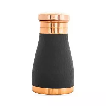 Бутылка для спальни из чистой меди со встроенным стеклом, отделка «серый шелк», кованый дизайн - для напитков и хранения, объем 900 мл