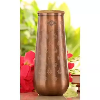 Бутылка для воды из чистой меди для спальни с деревянной крышкой, дизайн вазы для воды с гравировкой в виде блоков, антикварная отделка темным лаком - объем 1300 мл (Пакет из 1)
