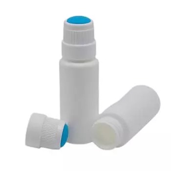 Бутылка с белой лекарственной жидкостью емкостью 30 мл с синим губчатым аппликатором 30ml зелёный