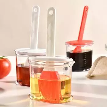 Бутылка с масляной кистью и кистью. Конструкция носика с прозрачной накидкой. Легко наливается. Жаропрочный пищевой диспенсер для масляной щетки. Кухонный гаджет. белый