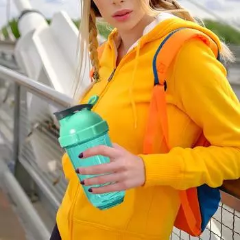 Бутылки для шейкера протеина Yousheng с проволочным шариком 500 мл, герметичная чашка для миксера, прозрачная шкала, бутылка для фитнес-миксера, портативная чашка для шейкера для спортивных путешествий белый