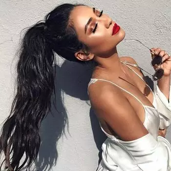 Bybrana Заплетает длинные волосы в хвост, слегка вьющиеся волосы и ленивый синтетический парик.