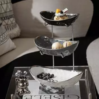 Бытовая легкая роскошная тарелка с фруктами Yuanbao с узором молотка, керамическая простая модная помолвочная тарелка с фруктами None