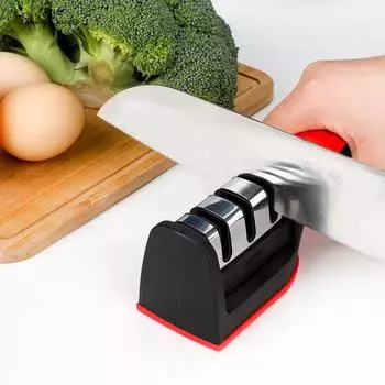 Бытовая точилка для ножей, точильный камень для ножей, мелкие кухонные инструменты, многофункциональная ручная трехступенчатая заточка ножей красный