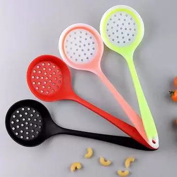 Бытовой легко моющийся сливной силиконовый дуршлаг с длинной ручкой, совок для домашней ложки с прорезями зелёный