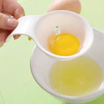 Бытовой пищевой пластиковый сепаратор для яичного белка с силиконовым зажимом по краю чаши для яичной жидкости ручной фильтр для яиц белый