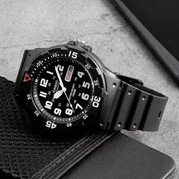Casio 100-метровые водонепроницаемые мужские спортивные часы с вращающимся безелем в стиле дайвера 200 черные B