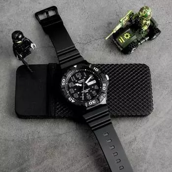 Casio Часы с циферблатом Diver Design и четким указателем даты и дня недели, водонепроницаемость 100 метров