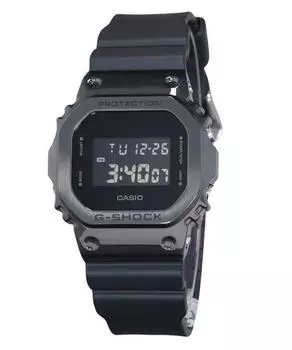 Casio G-Shock Кварцевые мужские часы с металлическим безелем и полимерным ремешком GM-5600UB-1 200M