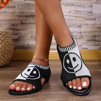 Повседневная мода летние цветные женские туфли 2024 вязаные дышащие женские сандалии на плоской подошве универсальные уличные сандалии большого размера 36 чёрный